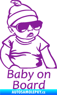 Samolepka Baby on board 003 pravá s textem miminko s brýlemi fialová