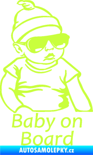 Samolepka Baby on board 003 pravá s textem miminko s brýlemi limetová