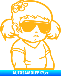 Samolepka Dítě v autě 057 pravá holčička s brýlemi světle oranžová