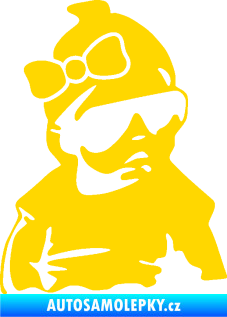 Samolepka Baby on board 001 pravá miminko s brýlemi a s mašlí jasně žlutá