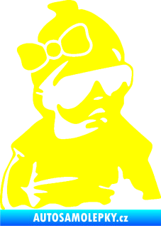 Samolepka Baby on board 001 pravá miminko s brýlemi a s mašlí žlutá citron