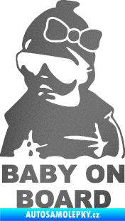 Samolepka Baby on board 001 levá s textem miminko s brýlemi a s mašlí grafitová metalíza