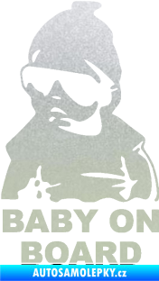 Samolepka Baby on board 002 levá s textem miminko s brýlemi pískované sklo