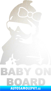 Samolepka Baby on board 001 levá s textem miminko s brýlemi a s mašlí odrazková reflexní bílá