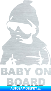 Samolepka Baby on board 002 levá s textem miminko s brýlemi škrábaný hliník