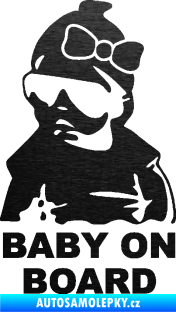 Samolepka Baby on board 001 levá s textem miminko s brýlemi a s mašlí škrábaný kov černý