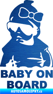 Samolepka Baby on board 001 levá s textem miminko s brýlemi a s mašlí škrábaný kov modrý