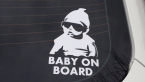 Samolepka Baby on board 002 pravá s textem miminko s brýlemi