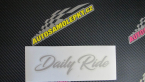 Samolepka Daily ride nápis
