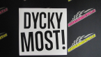 Samolepka Dycky Most! nápis nad sebou