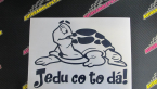 Samolepka Jedu co to dá! 001 levá nápis se želvou