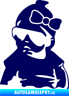 Samolepka Baby on board 001 levá miminko s brýlemi a s mašlí tmavě modrá