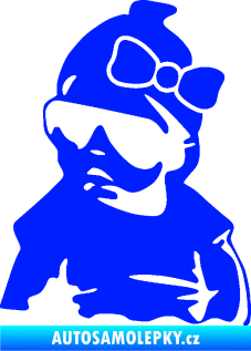 Samolepka Baby on board 001 levá miminko s brýlemi a s mašlí modrá dynamic