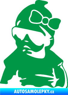 Samolepka Baby on board 001 levá miminko s brýlemi a s mašlí zelená