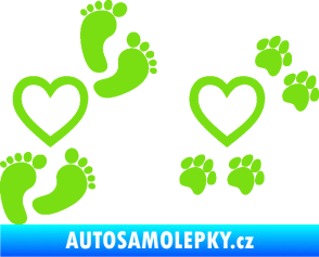 Samolepka Dítě v autě 079 pravá nožičky a tlapky se srdíčkem zelená kawasaki