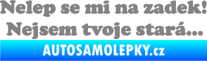 Samolepka Nelep se mi na zadek, nejsem tvoje stará 002 nápis šedá