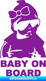 Samolepka Baby on board 001 pravá s textem miminko s brýlemi a s mašlí fialová