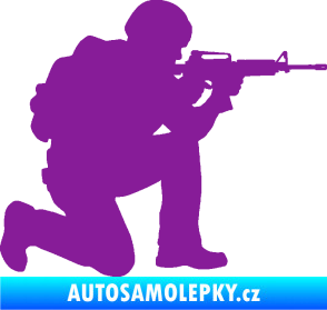 Samolepka Voják 007 pravá fialová