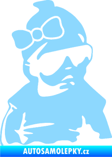Samolepka Baby on board 001 pravá miminko s brýlemi a s mašlí světle modrá
