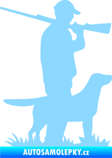 Samolepka Myslivec 005 pravá se psem na lovu světle modrá