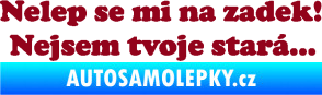 Samolepka Nelep se mi na zadek, nejsem tvoje stará 002 nápis bordó vínová