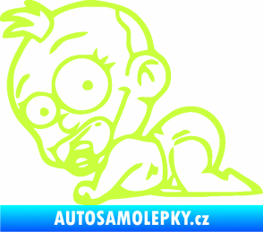 Samolepka Dítě v autě 067 levá lezoucí miminko limetová