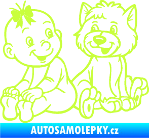 Samolepka Dítě v autě 095 levá holčička s pejskem limetová