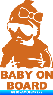 Samolepka Baby on board 001 levá s textem miminko s brýlemi a s mašlí oříšková