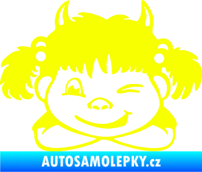 Samolepka Dítě v autě 056 levá holčička čertice Fluorescentní žlutá