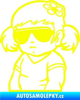Samolepka Dítě v autě 057 levá holčička s brýlemi Fluorescentní žlutá