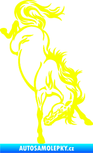 Samolepka Kůň 053 pravá výkop zadníma nohama Fluorescentní žlutá