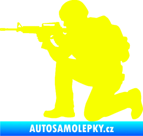 Samolepka Voják 007 levá Fluorescentní žlutá