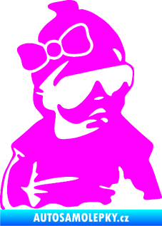 Samolepka Baby on board 001 pravá miminko s brýlemi a s mašlí Fluorescentní růžová