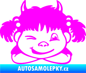 Samolepka Dítě v autě 056 pravá holčička čertice Fluorescentní růžová