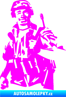 Samolepka Voják 014 levá Fluorescentní růžová