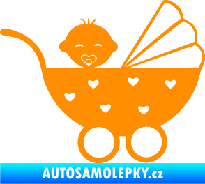 Samolepka Dítě v autě 070 pravá kočárek s miminkem oranžová