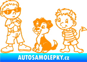 Samolepka Dítě v autě 104 levá dva kluci a pes oranžová