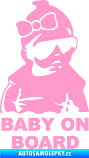 Samolepka Baby on board 001 pravá s textem miminko s brýlemi a s mašlí světle růžová