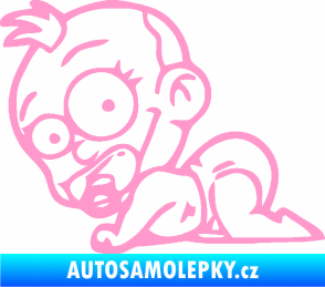 Samolepka Dítě v autě 067 levá lezoucí miminko světle růžová