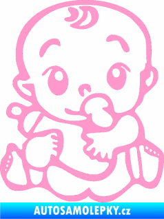 Samolepka Dítě v autě 069 levá mimčo s lahvičkou světle růžová