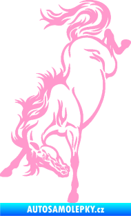 Samolepka Kůň 053 levá výkop zadníma nohama světle růžová
