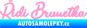 Samolepka Řídí brunetka nápis světle růžová