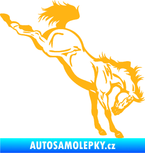 Samolepka Kůň 052 pravá vykopává zadní nohy světle oranžová