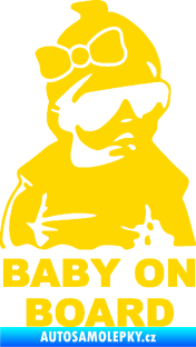 Samolepka Baby on board 001 pravá s textem miminko s brýlemi a s mašlí jasně žlutá