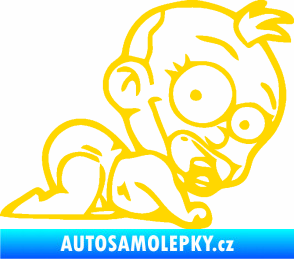Samolepka Dítě v autě 067 pravá lezoucí miminko jasně žlutá