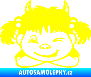 Samolepka Dítě v autě 056 levá holčička čertice žlutá citron