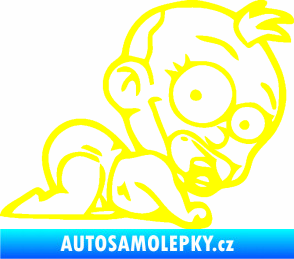 Samolepka Dítě v autě 067 pravá lezoucí miminko žlutá citron