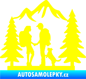 Samolepka Zamilovaná turistika 001 levá výlet s pejskem žlutá citron