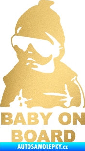 Samolepka Baby on board 002 levá s textem miminko s brýlemi zlatá metalíza