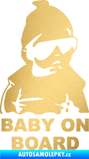 Samolepka Baby on board 002 pravá s textem miminko s brýlemi zlatá metalíza